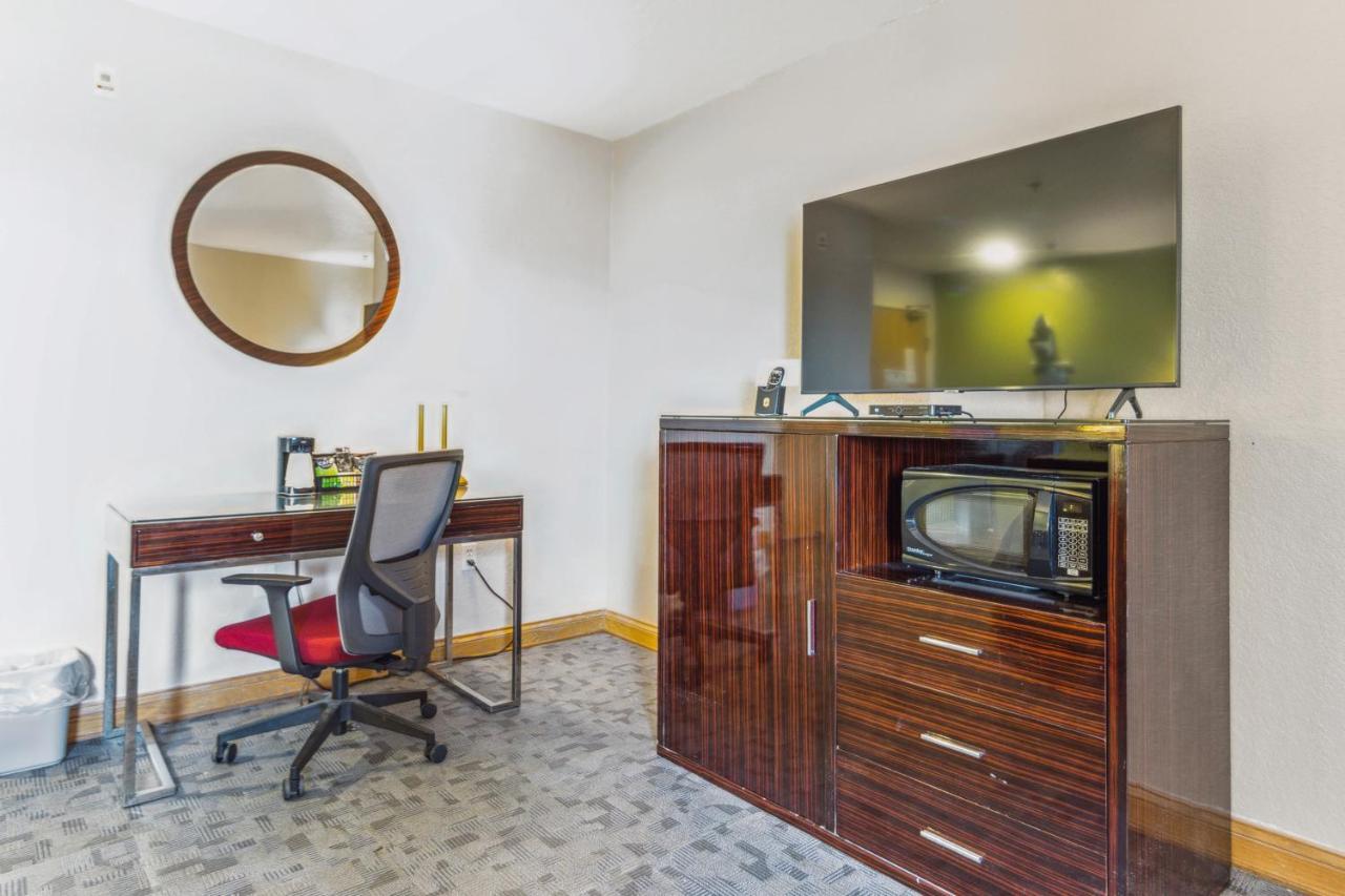 Super 8 By Wyndham Uniontown Pa Hotell Eksteriør bilde