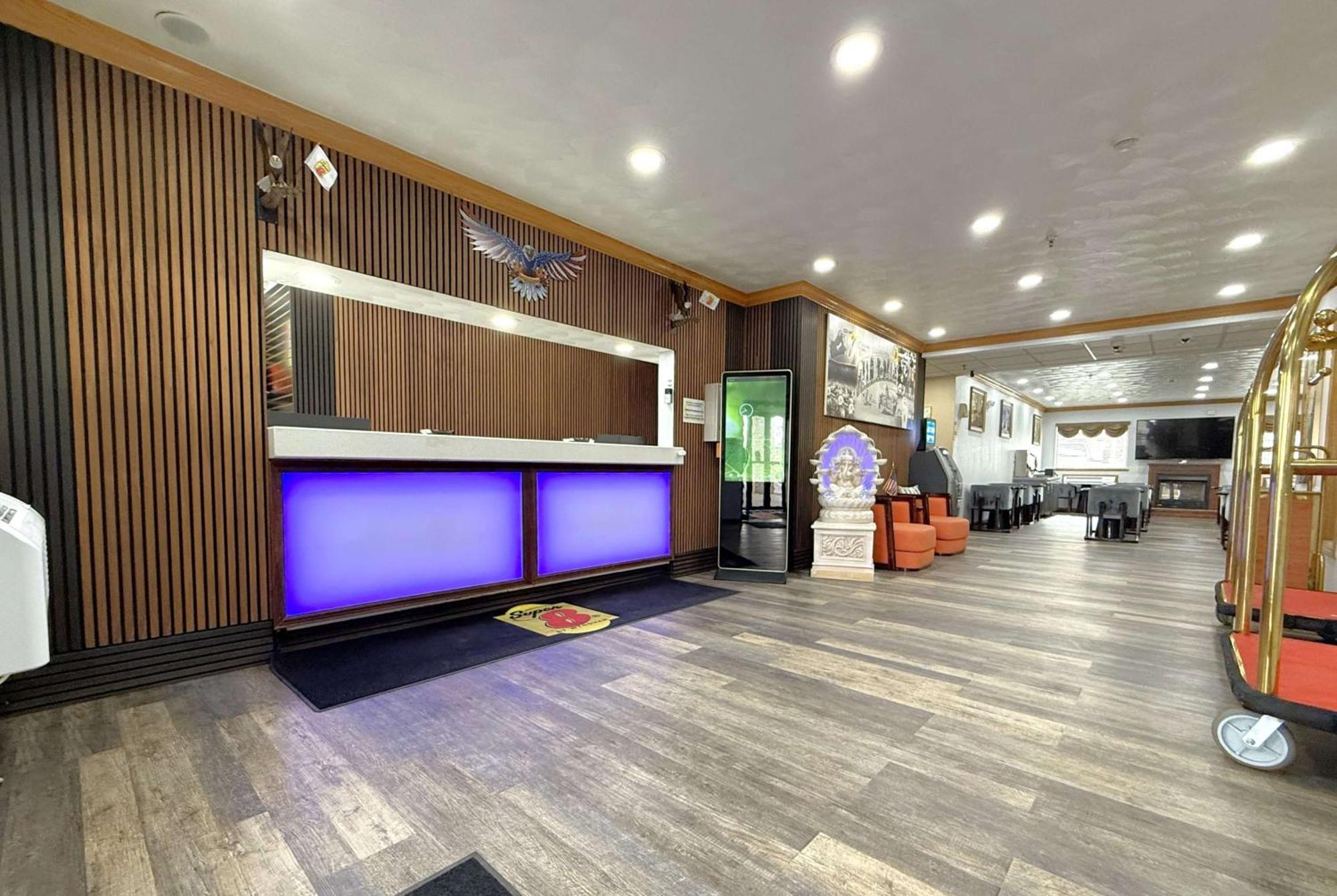 Super 8 By Wyndham Uniontown Pa Hotell Eksteriør bilde