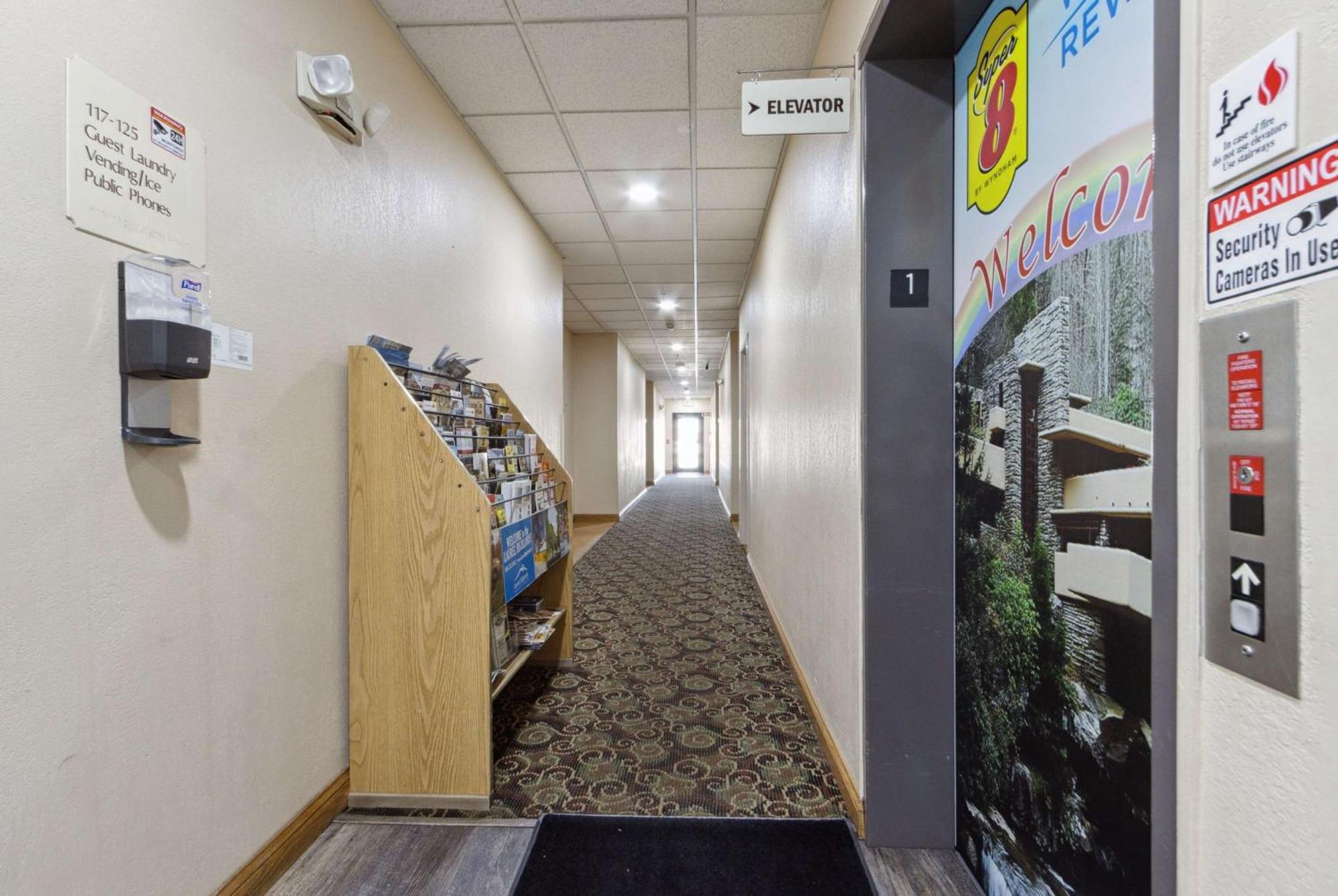 Super 8 By Wyndham Uniontown Pa Hotell Eksteriør bilde